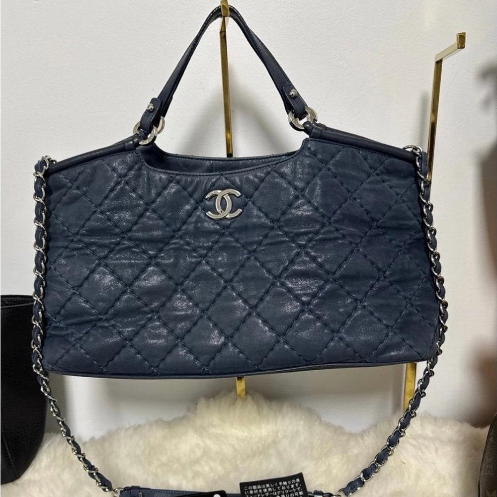 CHANEL Dark Blue lamb leather Quilted Shoulder Bag